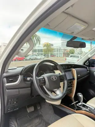 TOYOTA-HILUX SW4-2.8 SRX DIAMOND 4X4 7 LUGARES 16V TURBO INTERCOOLER DIESEL 4P AUTOMÁTICO TOYOTA-HILUX SW4-2019