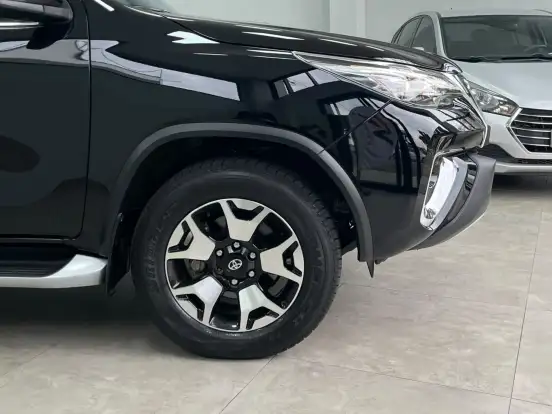 TOYOTA-HILUX SW4-2020