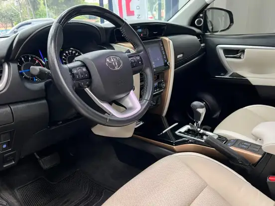 TOYOTA-HILUX SW4-2020