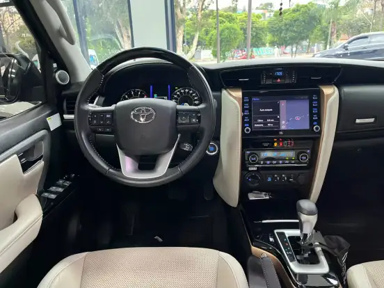 TOYOTA-HILUX SW4-2020