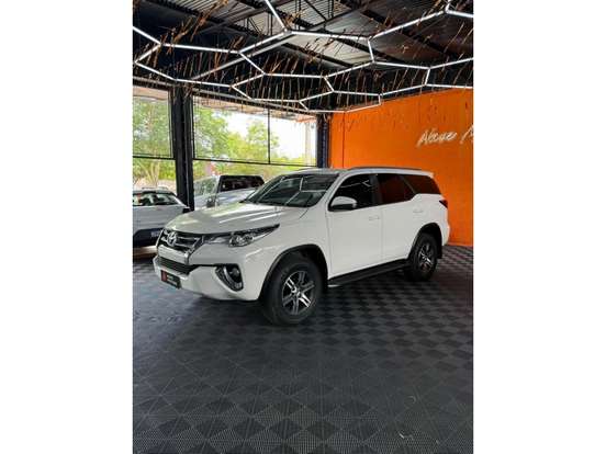 TOYOTA-HILUX SW4-2.7 SR 4X2 16V FLEX 4P AUTOMÁTICO TOYOTA-HILUX SW4-2017