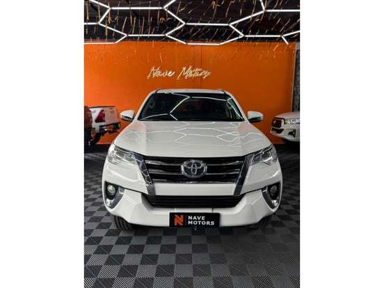 TOYOTA-HILUX SW4-2017