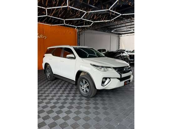 TOYOTA-HILUX SW4-2.7 SR 4X2 16V FLEX 4P AUTOMÁTICO TOYOTA-HILUX SW4-2017