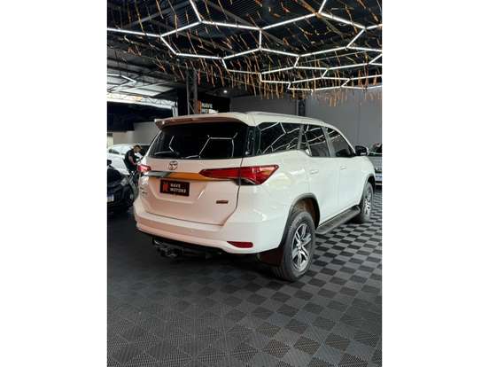 TOYOTA-HILUX SW4-2017