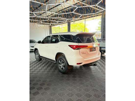 TOYOTA-HILUX SW4-2.7 SR 4X2 16V FLEX 4P AUTOMÁTICO TOYOTA-HILUX SW4-2017