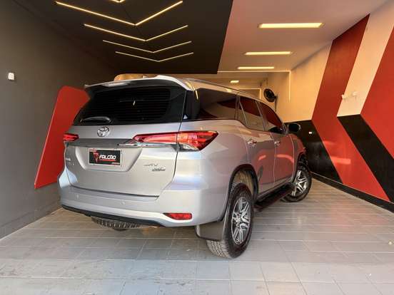 TOYOTA-HILUX SW4-2020