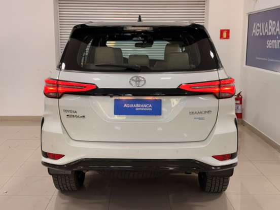 TOYOTA-HILUX SW4-2022