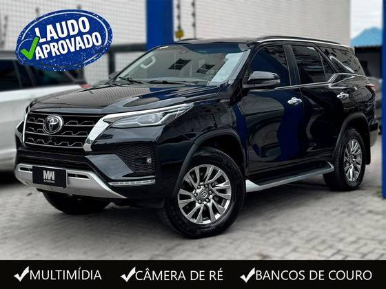 TOYOTA HILUX SW4 2.8 D-4D TURBO DIESEL SRX 4X4 AUTOMÁTICO