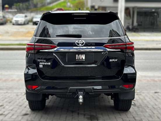 TOYOTA-HILUX SW4-2.8 D-4D TURBO DIESEL SRX 4X4 AUTOMÁTICO TOYOTA-HILUX SW4-2021