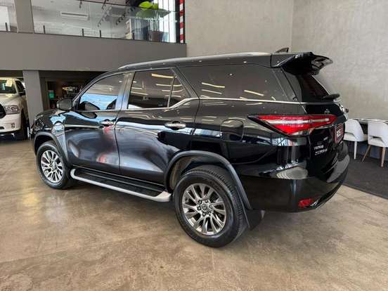 TOYOTA-HILUX SW4-2.8 D-4D TURBO DIESEL SRX 4X4 AUTOMÁTICO TOYOTA-HILUX SW4-2021