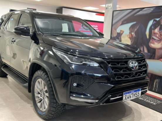TOYOTA-HILUX SW4-2.8 D-4D TURBO DIESEL SRX 7L 4X4 AUTOMÁTICO TOYOTA-HILUX SW4-2023