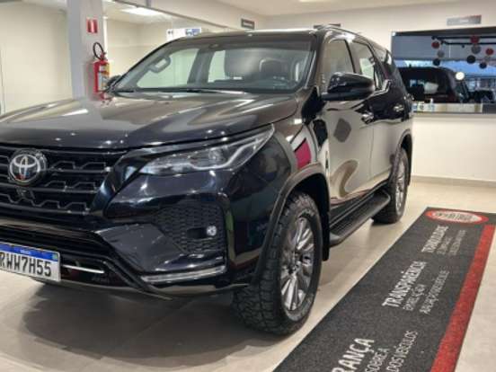 TOYOTA-HILUX SW4-2.8 D-4D TURBO DIESEL SRX 7L 4X4 AUTOMÁTICO TOYOTA-HILUX SW4-2023