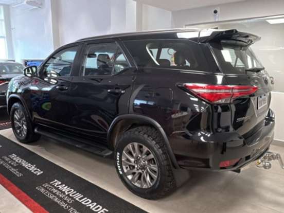 TOYOTA-HILUX SW4-2.8 D-4D TURBO DIESEL SRX 7L 4X4 AUTOMÁTICO TOYOTA-HILUX SW4-2023