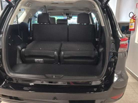 TOYOTA-HILUX SW4-2.8 D-4D TURBO DIESEL SRX 7L 4X4 AUTOMÁTICO TOYOTA-HILUX SW4-2023