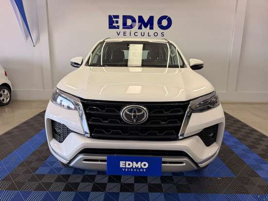 TOYOTA-HILUX SW4-2.8 D-4D TURBO DIESEL SRX 7L 4X4 AUTOMÁTICO TOYOTA-HILUX SW4-2021
