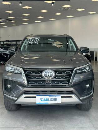 TOYOTA HILUX SW4 2.8 D-4D TURBO DIESEL SRX 7L 4X4 AUTOMÁTICO