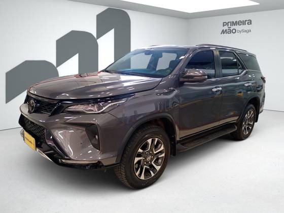 TOYOTA HILUX SW4 2.8 D-4D TURBO DIESEL SRX 7L 4X4 AUTOMÁTICO