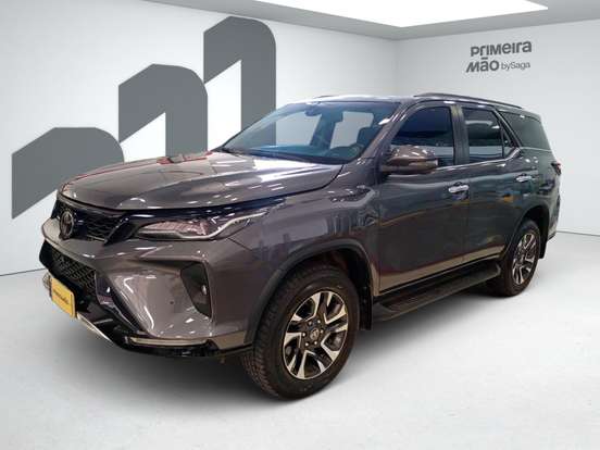 TOYOTA-HILUX SW4-2024