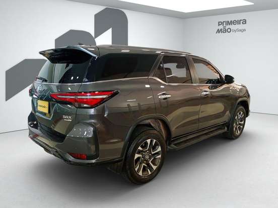 TOYOTA-HILUX SW4-2024