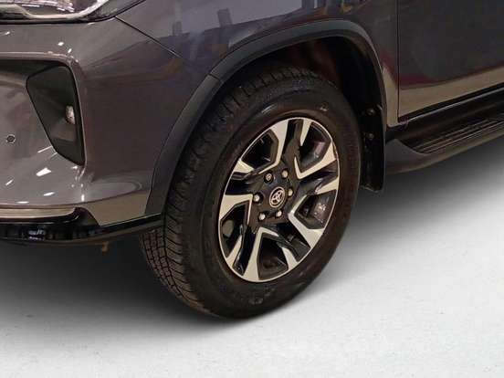 TOYOTA-HILUX SW4-2024
