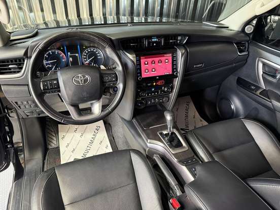 TOYOTA-HILUX SW4-2.8 D-4D TURBO DIESEL SRX 7L 4X4 AUTOMÁTICO TOYOTA-HILUX SW4-2021