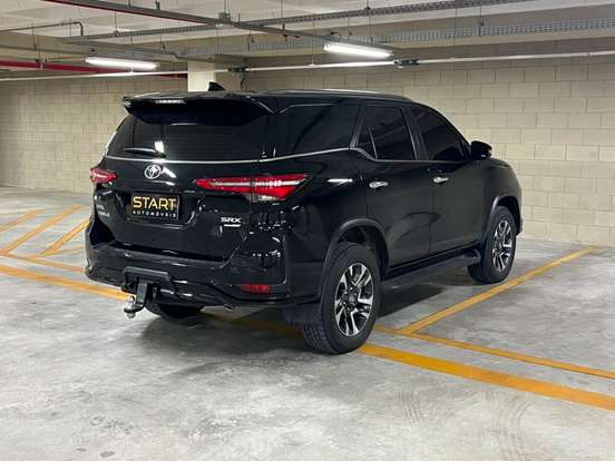 TOYOTA-HILUX SW4-2023