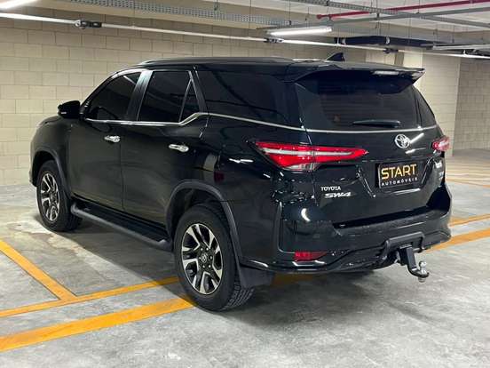 TOYOTA-HILUX SW4-2023