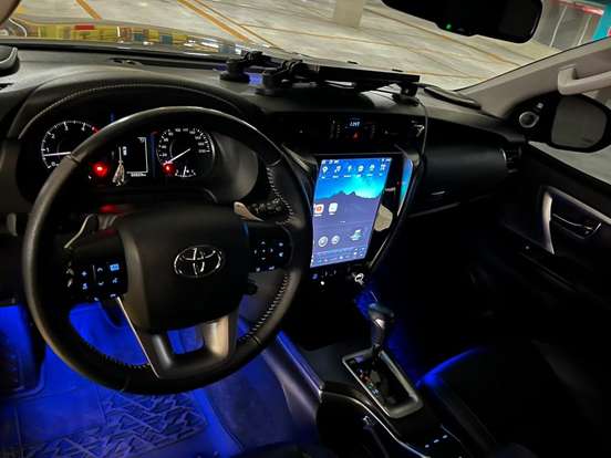 TOYOTA-HILUX SW4-2023