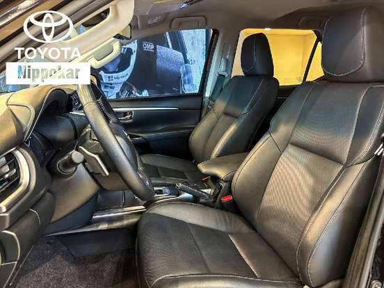 TOYOTA-HILUX SW4-2.8 D-4D TURBO DIESEL SRX PLATINUM 4X4 AUTOMÁTICO TOYOTA-HILUX SW4-2025