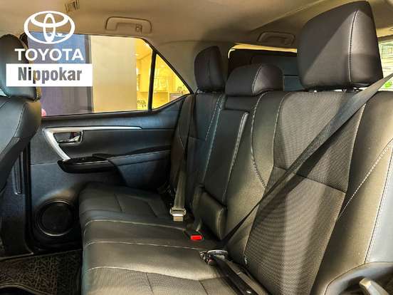 TOYOTA-HILUX SW4-2.8 D-4D TURBO DIESEL SRX PLATINUM 4X4 AUTOMÁTICO TOYOTA-HILUX SW4-2025