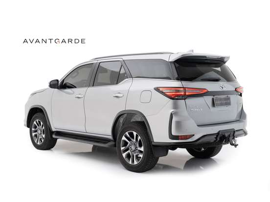 TOYOTA-HILUX SW4-2024