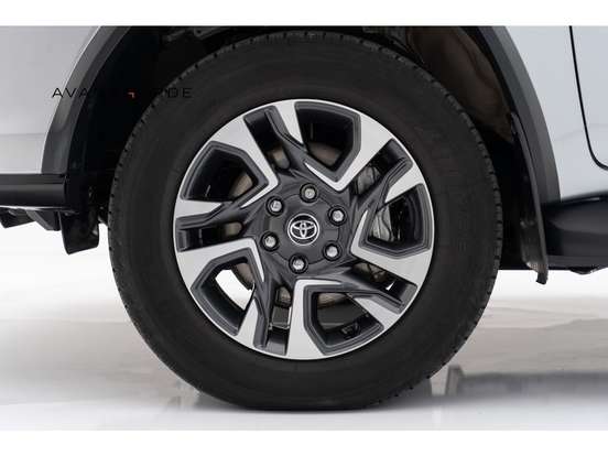 TOYOTA-HILUX SW4-2024