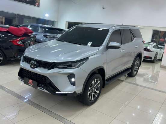 TOYOTA-HILUX SW4-2023