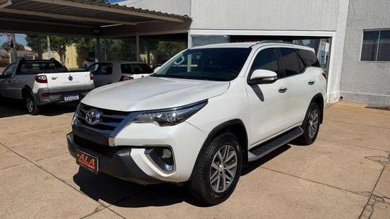 TOYOTA-HILUX SW4-2017