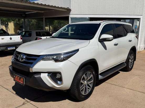 TOYOTA-HILUX SW4-2.8 SRX 4X4 16V TURBO INTERCOOLER DIESEL 4P AUTOMÁTICO TOYOTA-HILUX SW4-2017