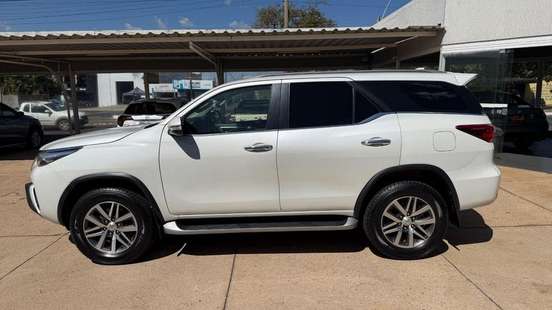 TOYOTA-HILUX SW4-2017