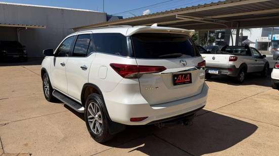 TOYOTA-HILUX SW4-2017