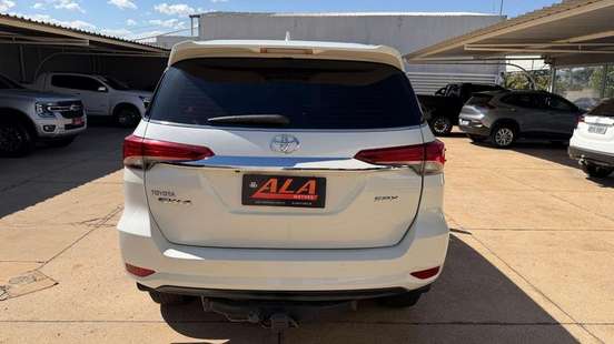 TOYOTA-HILUX SW4-2017