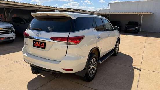 TOYOTA-HILUX SW4-2017