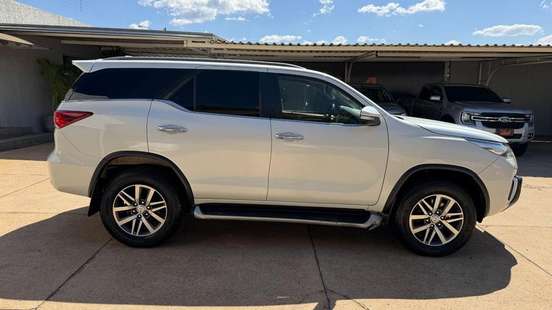 TOYOTA-HILUX SW4-2.8 SRX 4X4 16V TURBO INTERCOOLER DIESEL 4P AUTOMÁTICO TOYOTA-HILUX SW4-2017