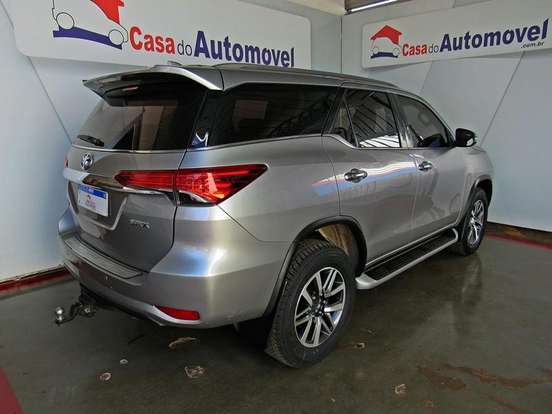 TOYOTA-HILUX SW4-2020