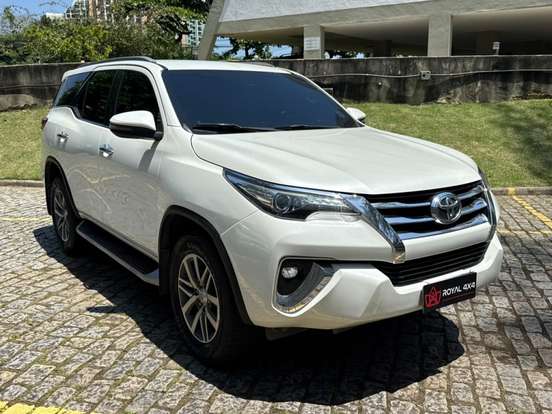 TOYOTA-HILUX SW4-2.8 SRX 4X4 7 LUGARES 16V TURBO INTERCOOLER DIESEL 4P AUTOMÁTICO TOYOTA-HILUX SW4-2019