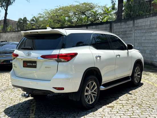 TOYOTA-HILUX SW4-2019
