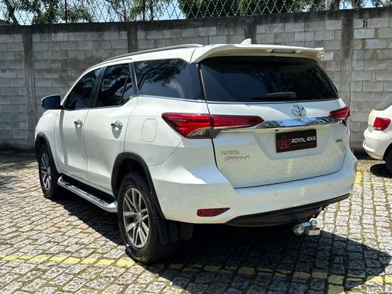 TOYOTA-HILUX SW4-2019