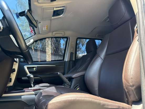 TOYOTA-HILUX SW4-2.8 SRX 4X4 7 LUGARES 16V TURBO INTERCOOLER DIESEL 4P AUTOMÁTICO TOYOTA-HILUX SW4-2019