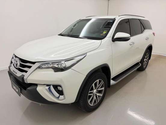 TOYOTA-HILUX SW4-2.8 SRX 4X4 7 LUGARES 16V TURBO INTERCOOLER DIESEL 4P AUTOMÁTICO TOYOTA-HILUX SW4-2019