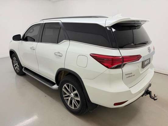 TOYOTA-HILUX SW4-2.8 SRX 4X4 7 LUGARES 16V TURBO INTERCOOLER DIESEL 4P AUTOMÁTICO TOYOTA-HILUX SW4-2019