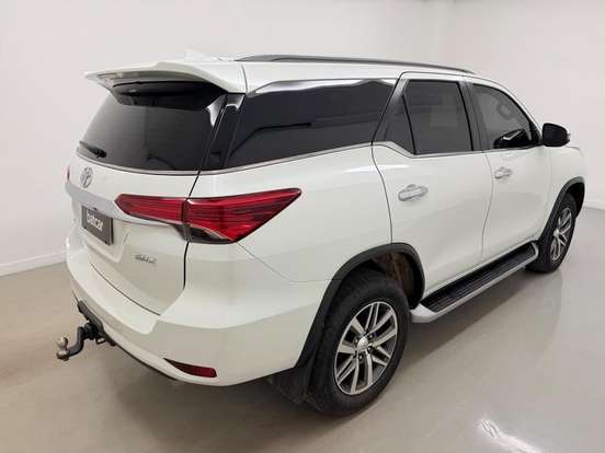 TOYOTA-HILUX SW4-2019
