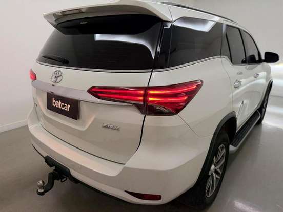 TOYOTA-HILUX SW4-2.8 SRX 4X4 7 LUGARES 16V TURBO INTERCOOLER DIESEL 4P AUTOMÁTICO TOYOTA-HILUX SW4-2019