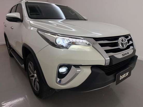TOYOTA-HILUX SW4-2.8 SRX 4X4 7 LUGARES 16V TURBO INTERCOOLER DIESEL 4P AUTOMÁTICO TOYOTA-HILUX SW4-2019